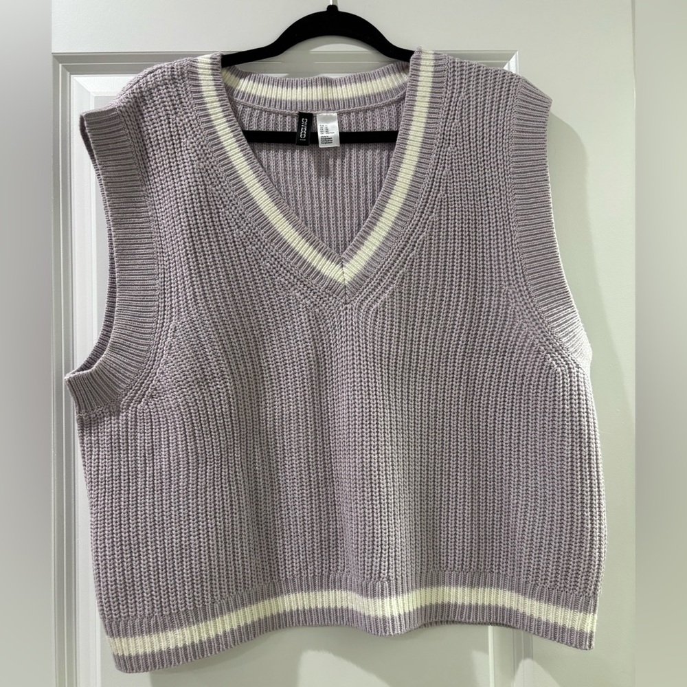 H&M Divided Light Purple Ribbed Sweater vest